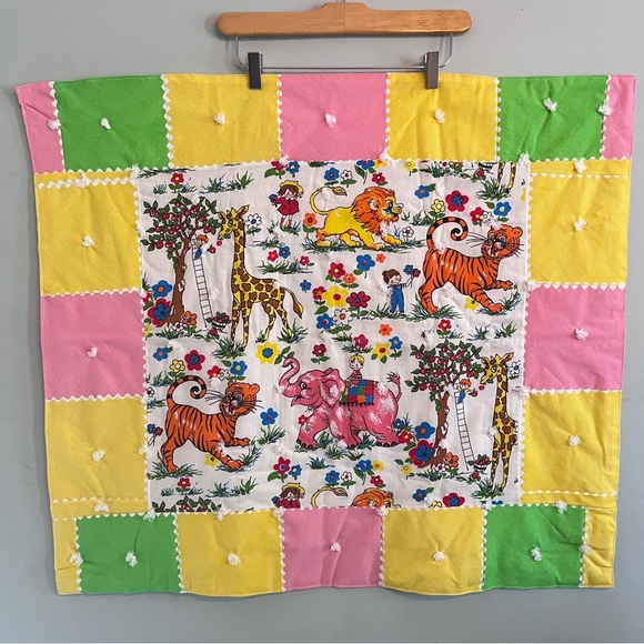 Vintage Baby Quilt - Safari Animals Giraffe Elephant Lion Tiger - Light Blanket - Picture 10 of 10